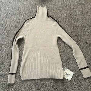 Cute wool sweatshirt from j.ing